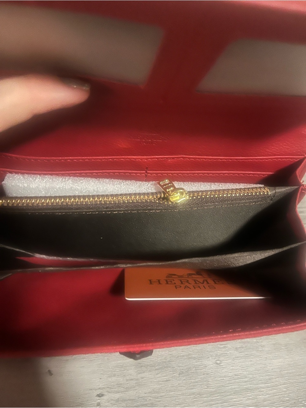 Red Luxury Long Wallet - Elegant Leather Organizer - Picture 5 of 6